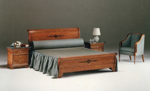 2465 Bett, Klassisches Bett in eingelegtem Holz