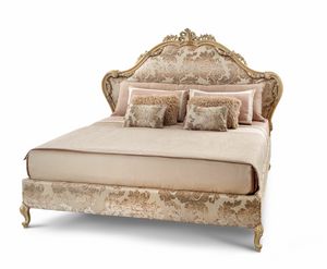 Bett 3730, Polsterbett im klassischen Stil mit kostbaren Blattgoldschnitzereien
