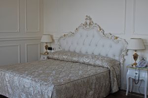 Luana, Klassisches Bett mit Lederkopfteil
