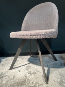 Bombo GT, Gepolsterter Stuhl mit festem Fu aus trapezfrmigem Stahl
