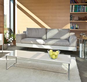 Lario, Modernes Sofa mit lackiertem oder Ledersockel