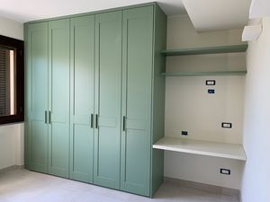 Kleiderschrank fr Zimmer 05, Kleiderschrank fr Schlafzimmer, mit Schreibtisch