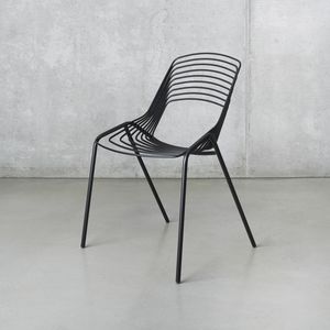 Cugina, Stapelbarer Stuhl aus lackiertem Stahl